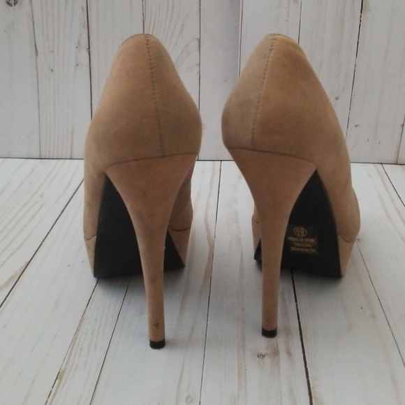 Heels - Picture 3 of 4